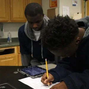 Research Project! 🌿🌱Our high school students teamed up in pairs this morning to research plant (2)
